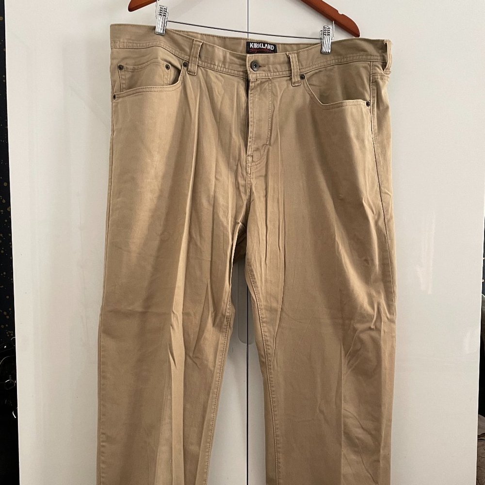 Kirkland Signature Men's Tan brushed cotton 42x32 5 pocket pants/khakis
